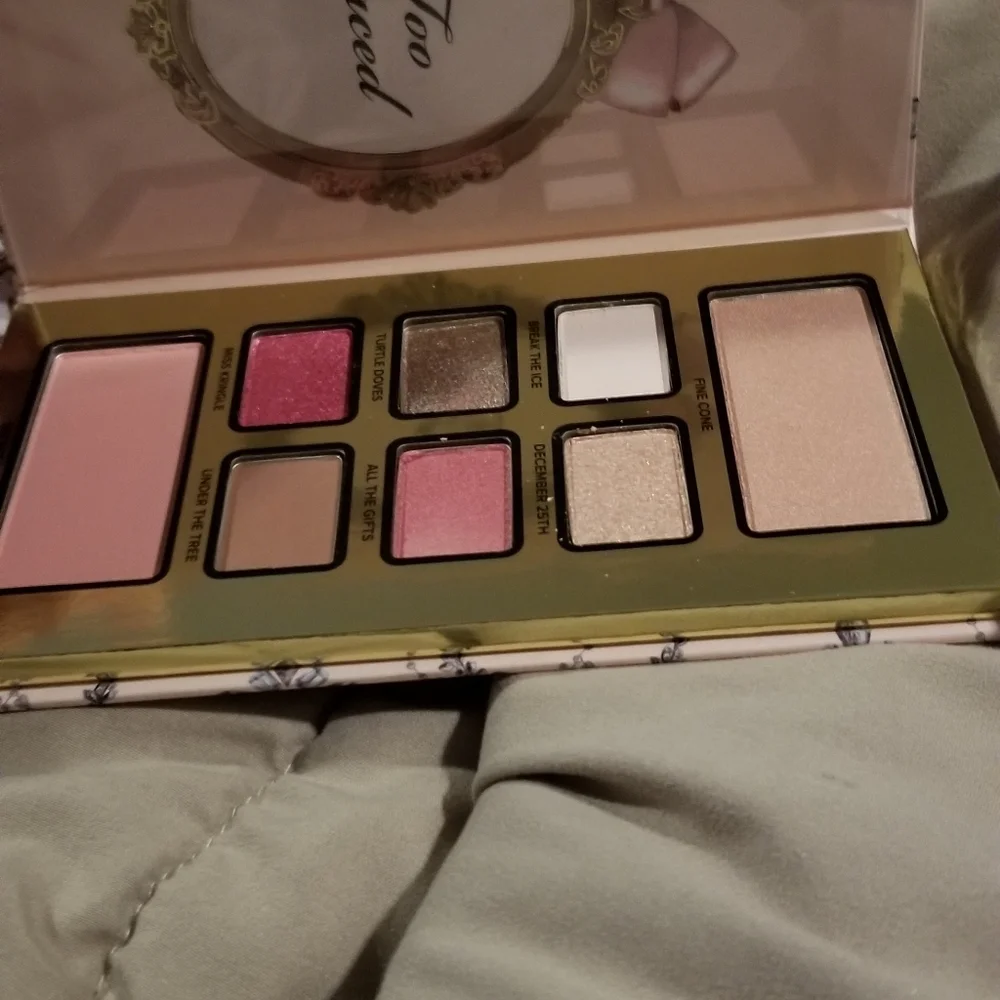 Makeup Set - Picture 9 of 12